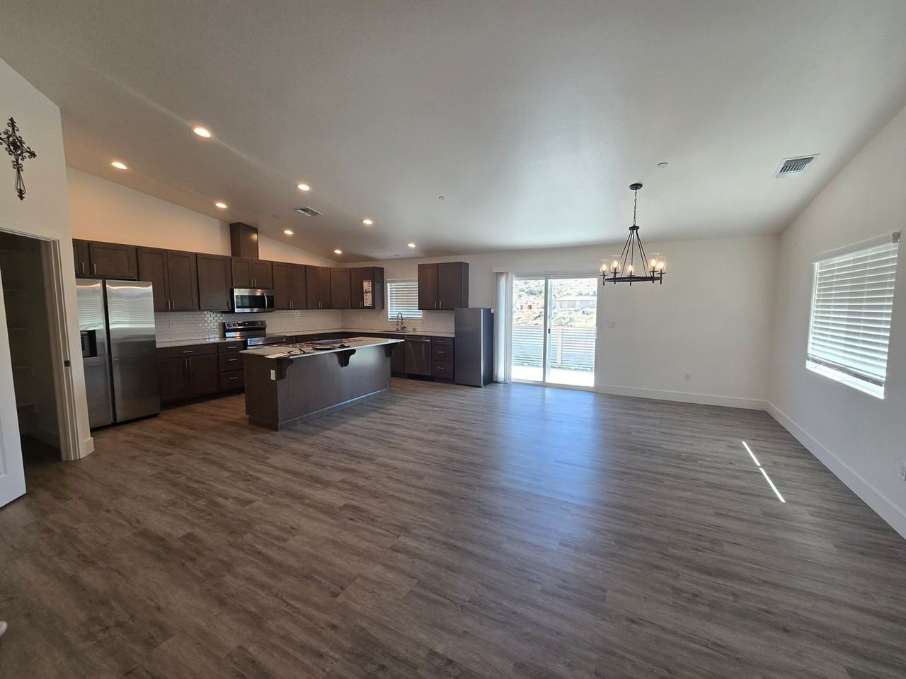 7650 Rockaway Ave - Photo 6 of 30