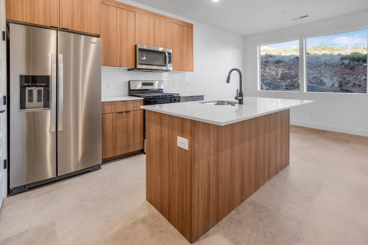 1947 W 250 S - Photo 3 of 40