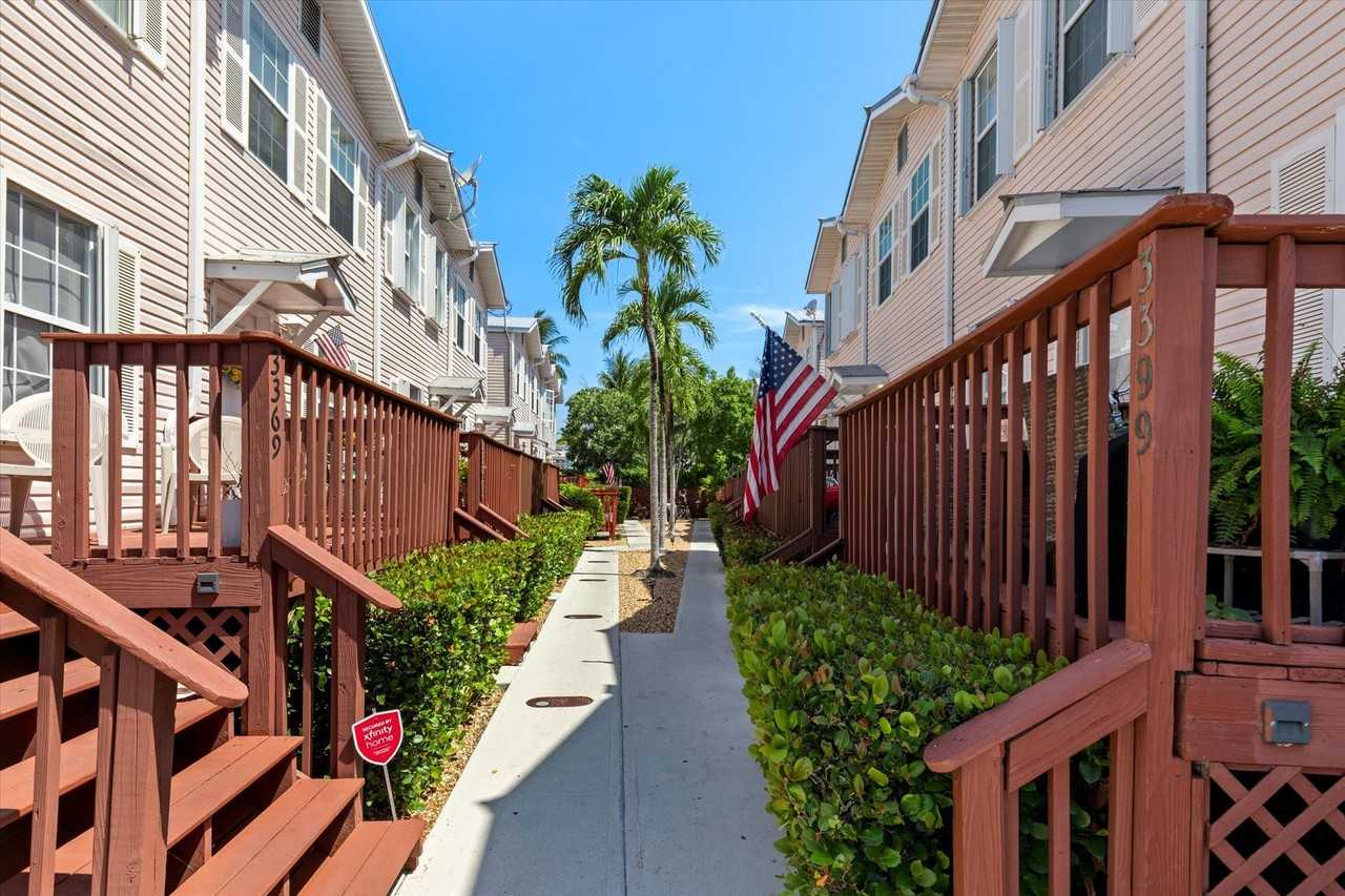 3397 Northside Dr - Photo 3 of 36