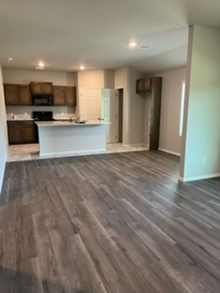 19541 Conway Dr - Photo 3 of 8