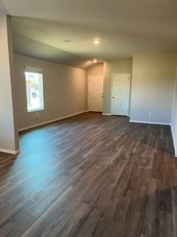 19541 Conway Dr - Photo 4 of 8