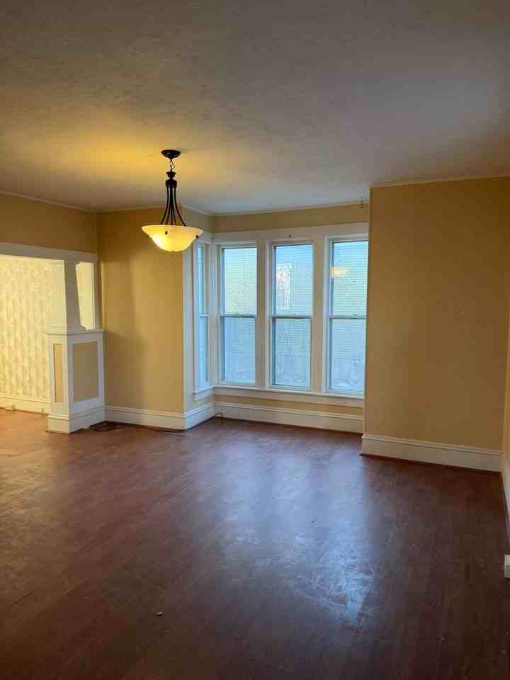 222 Ne 4th St - Photo 3 of 9