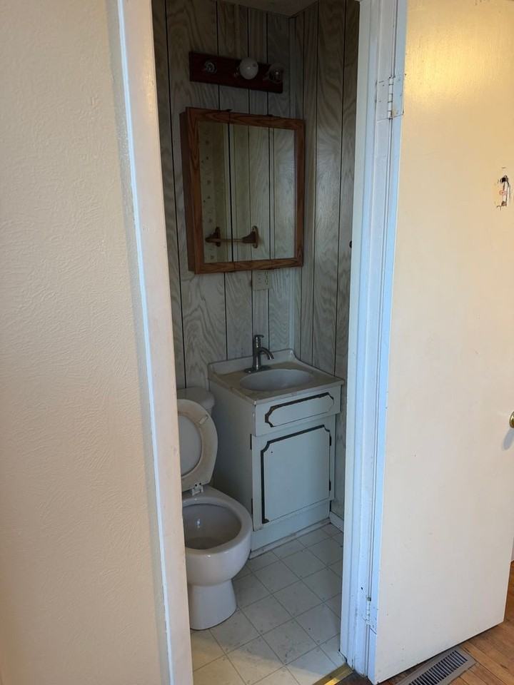 222 Ne 4th St - Photo 5 of 9