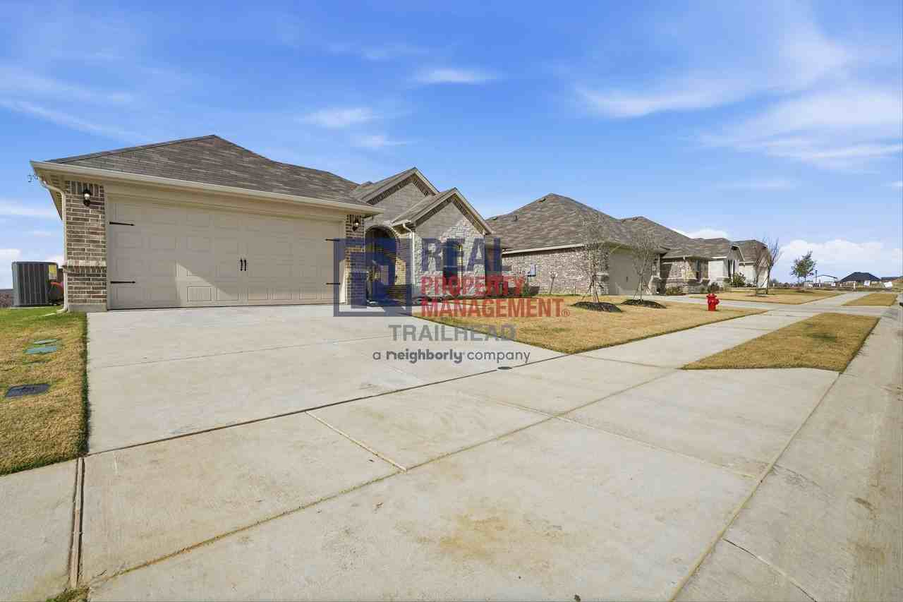 1737 Protection St - Photo 2 of 33