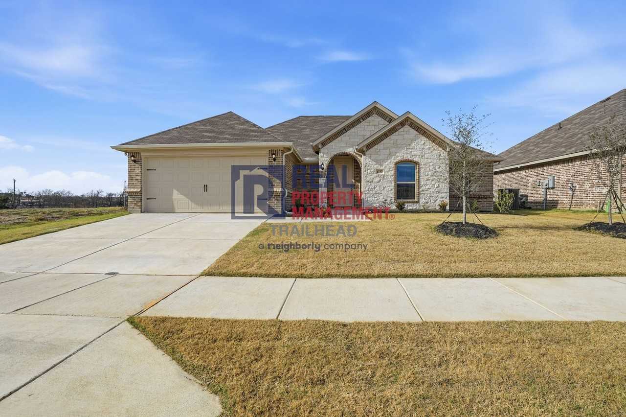 1737 Protection St - Photo 4 of 33