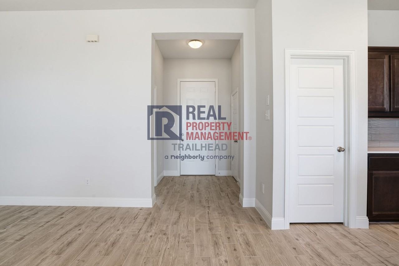 1737 Protection St - Photo 6 of 33