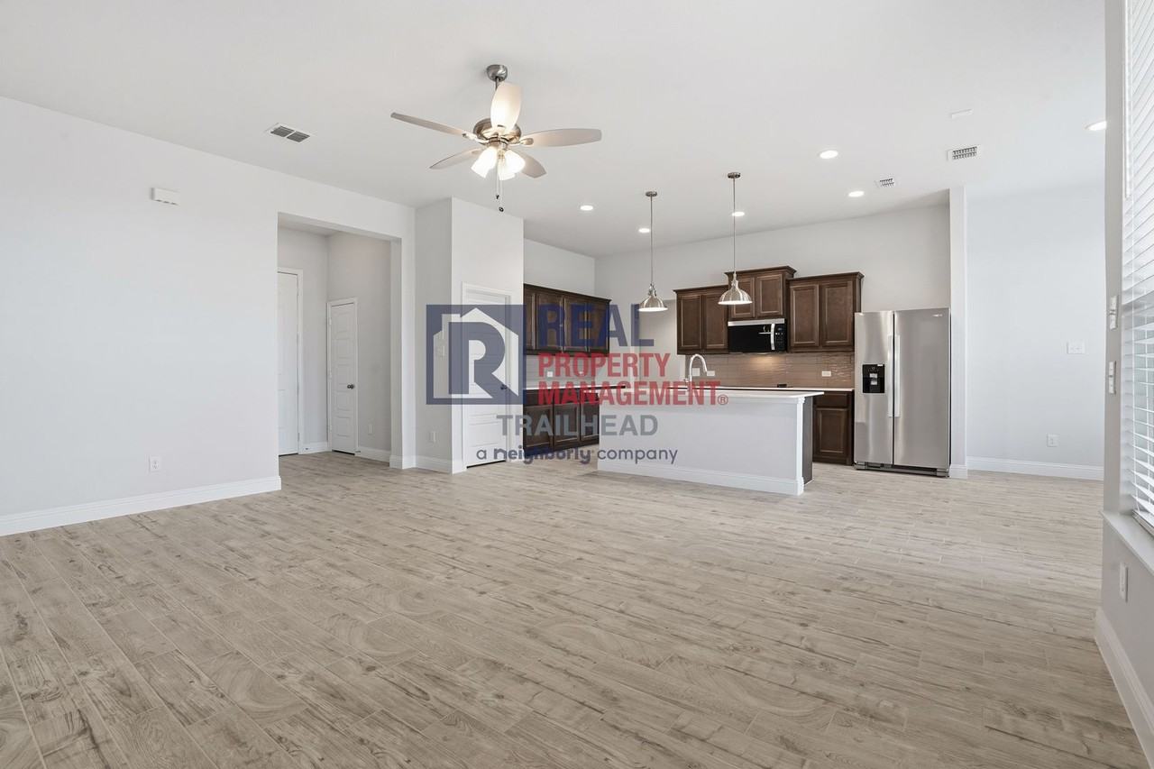 1737 Protection St - Photo 7 of 33