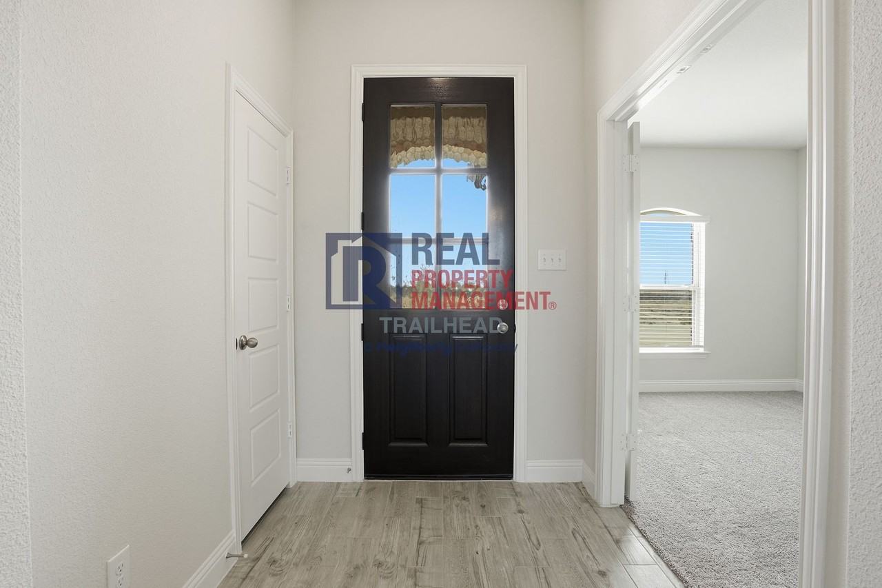 329 Comfort Dr - Photo 5 of 30