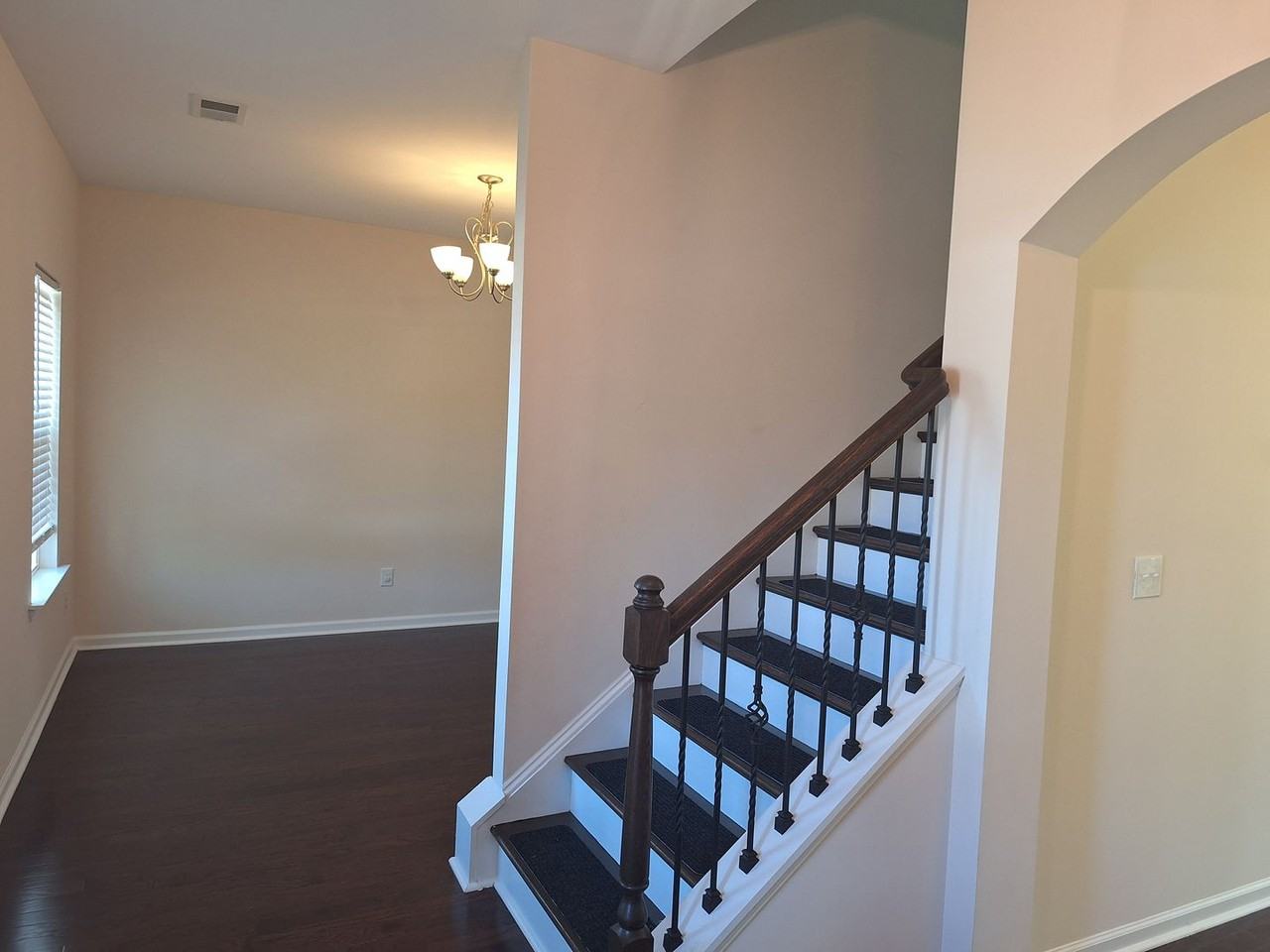 404 Stillwater Dr - Photo 5 of 50