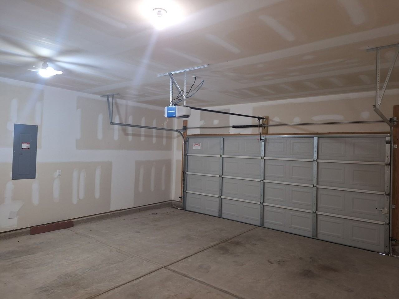 404 Stillwater Dr - Photo 7 of 50