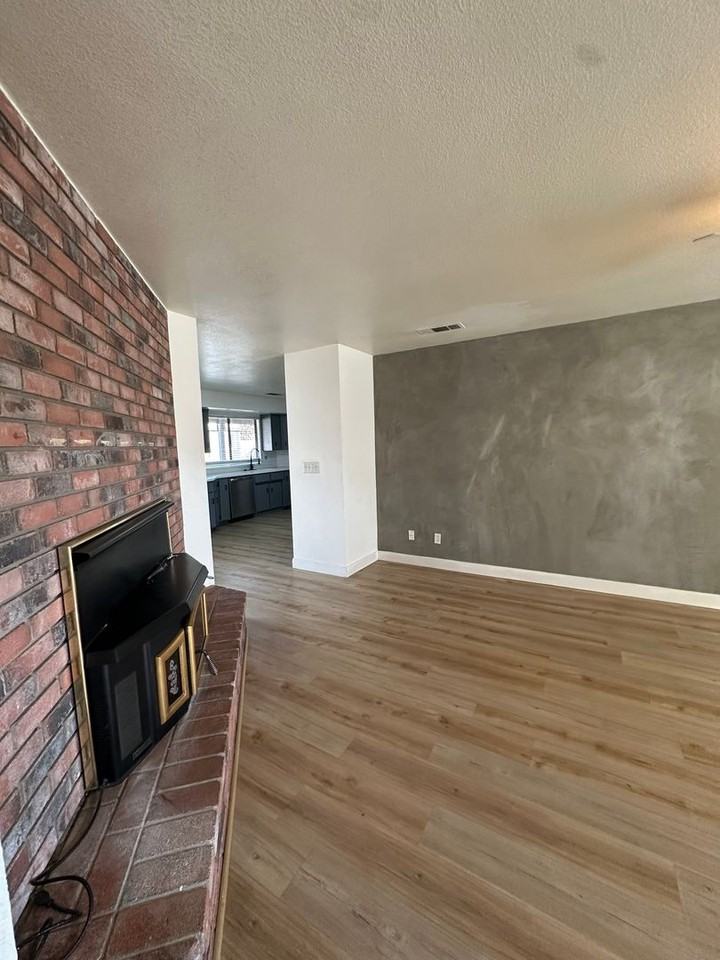 830 W Vassar Ave - Photo 5 of 35