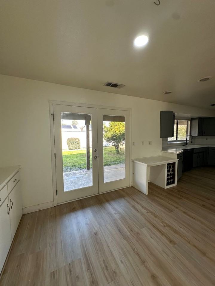 830 W Vassar Ave - Photo 6 of 35