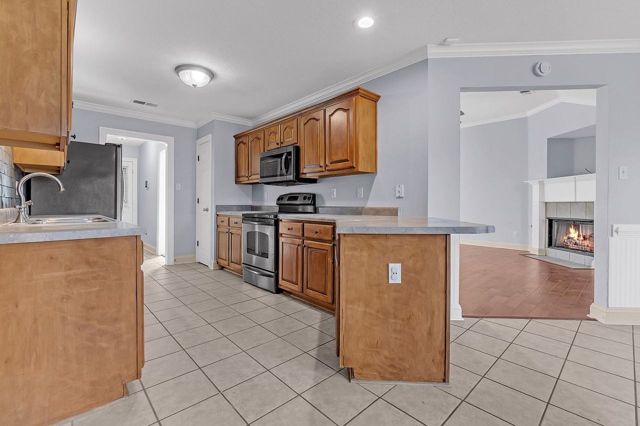 5225 Zachery Run - Photo 3 of 32