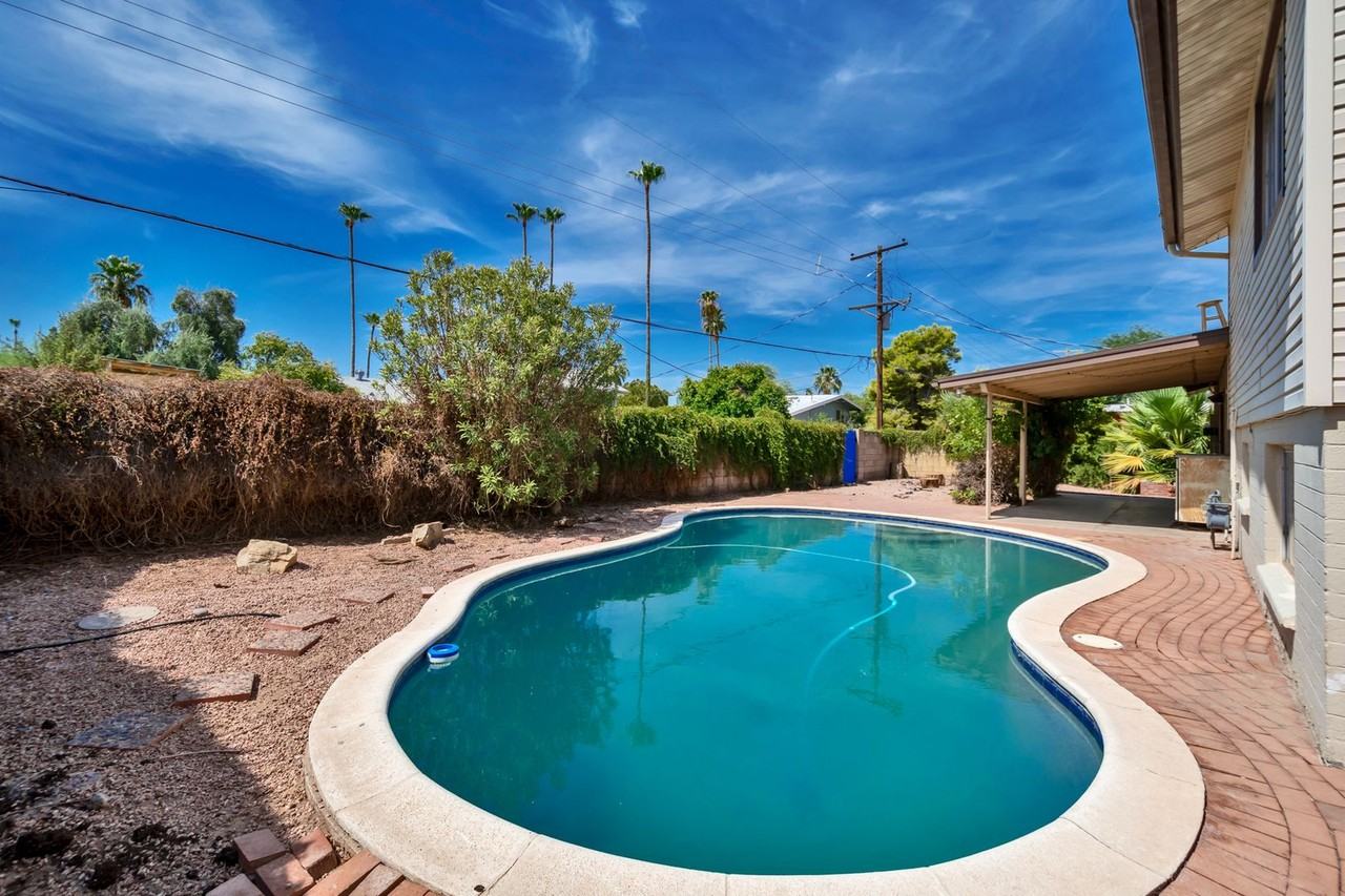 525 E Alameda Dr - Photo 2 of 25