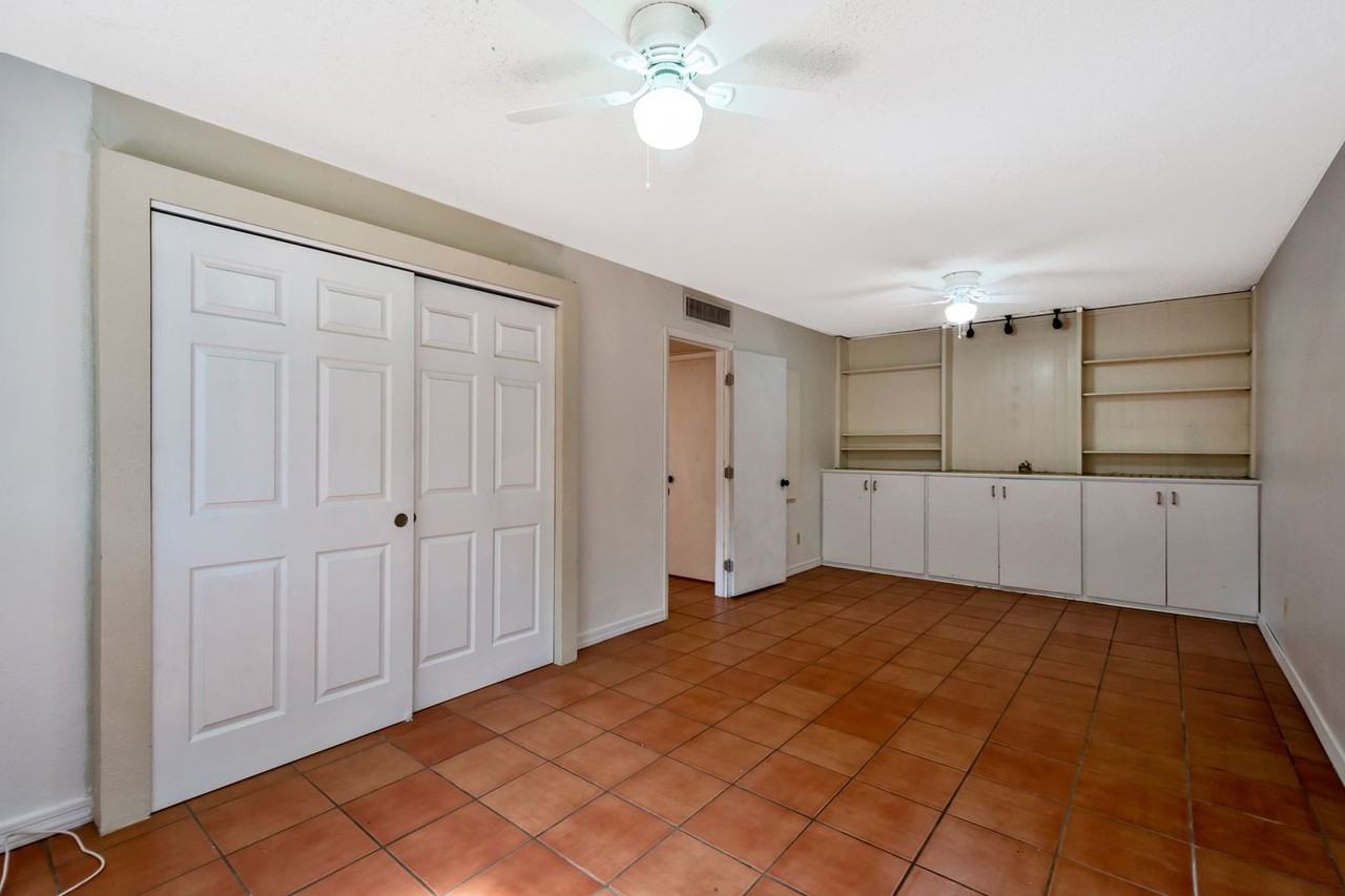 525 E Alameda Dr - Photo 4 of 25