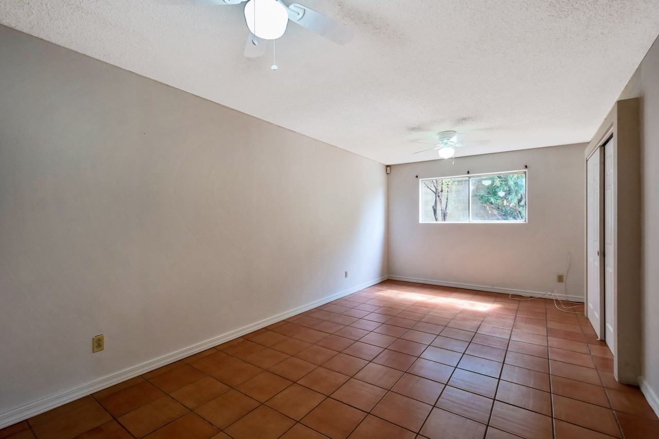 525 E Alameda Dr - Photo 5 of 25