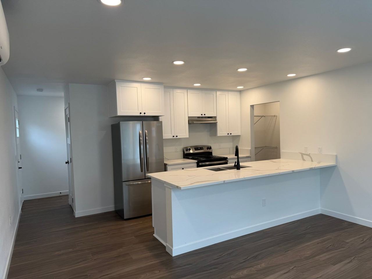 240 55th St - Photo 7 of 49