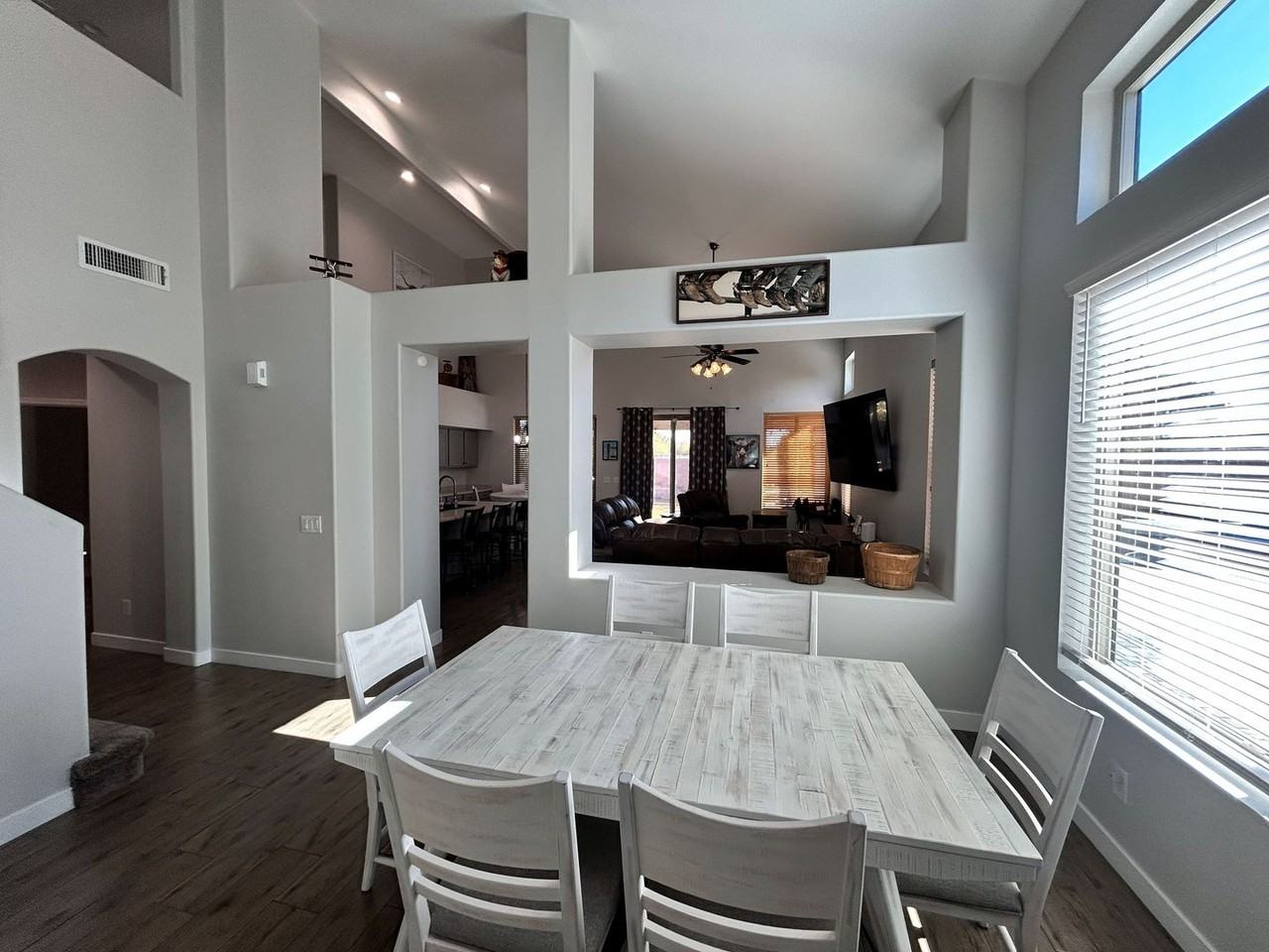 345 N Scott Dr - Photo 5 of 24