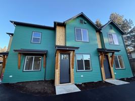 featured image of 413 Se Yew Ln #2