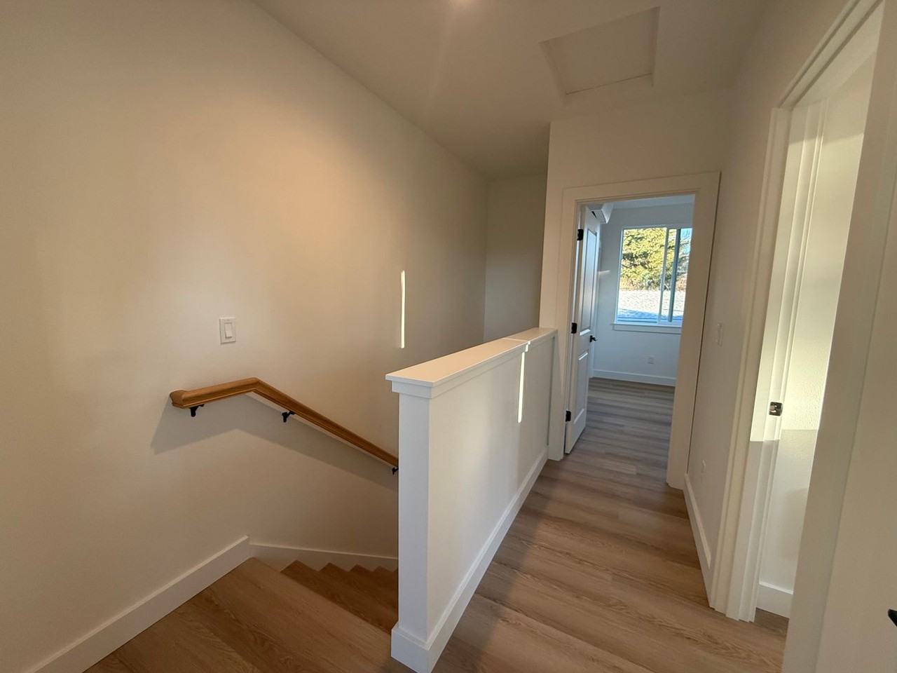 413 Se Yew Ln #3 - Photo 6 of 14