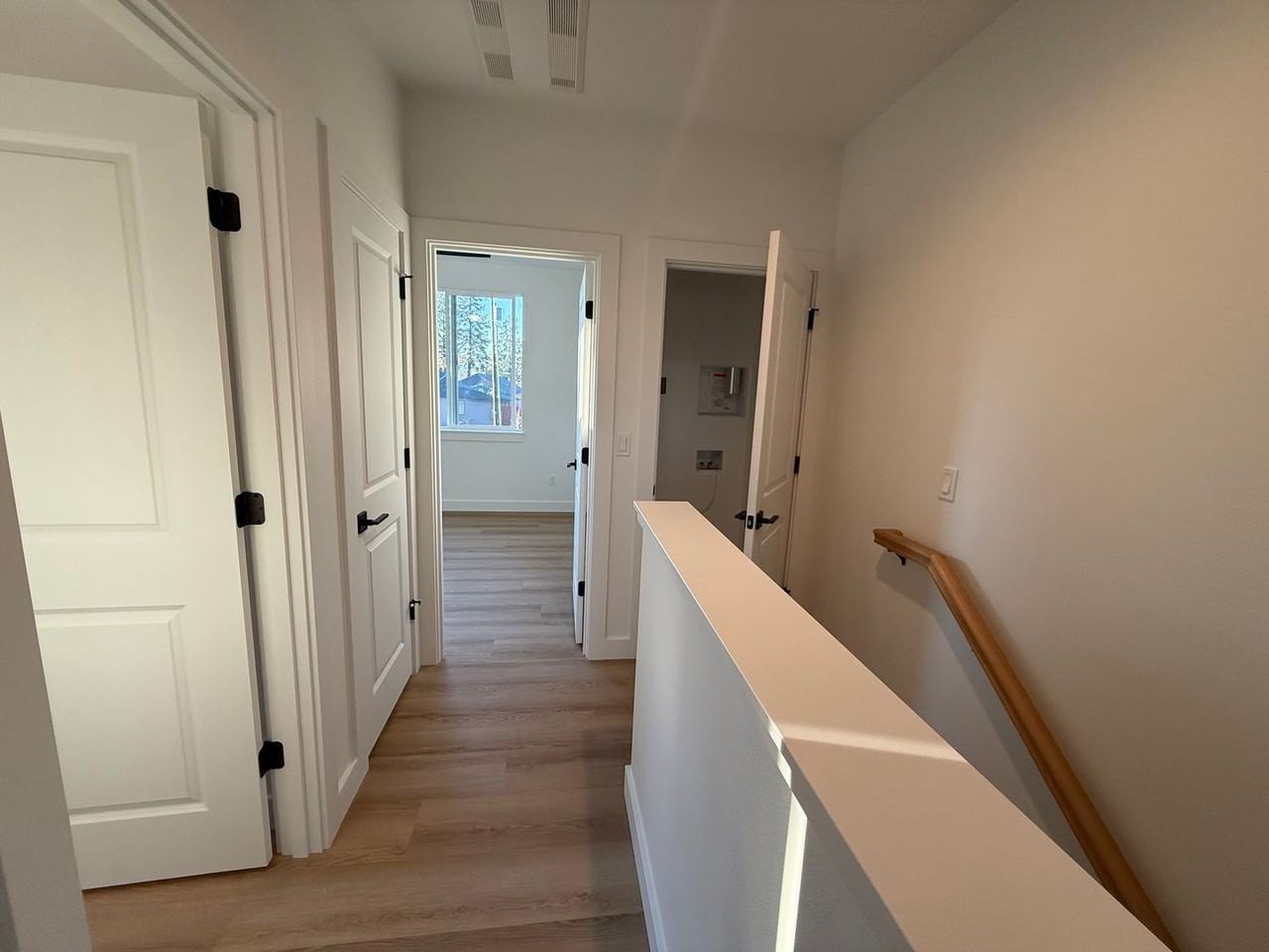 413 Se Yew Ln #3 - Photo 7 of 14