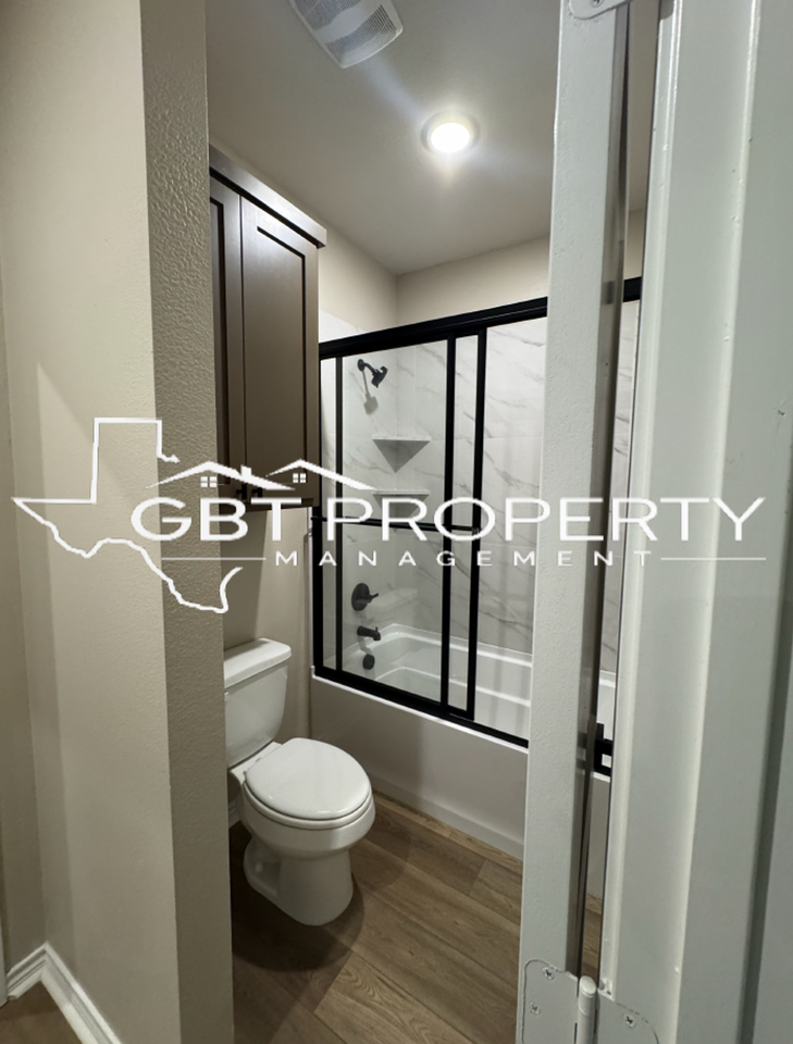 206 206 S Tucker - 1F #1F - Photo 3 of 20