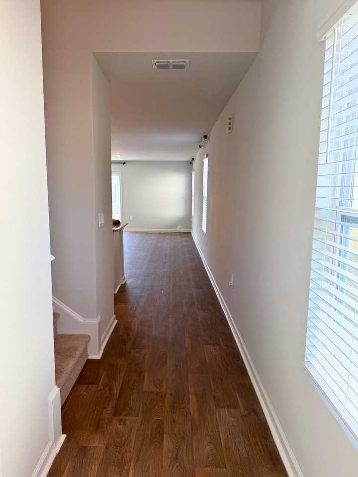 306 Elizabeth Dr - Photo 3 of 37