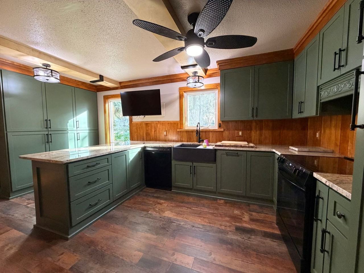 711 Freda Ln - Photo 6 of 41