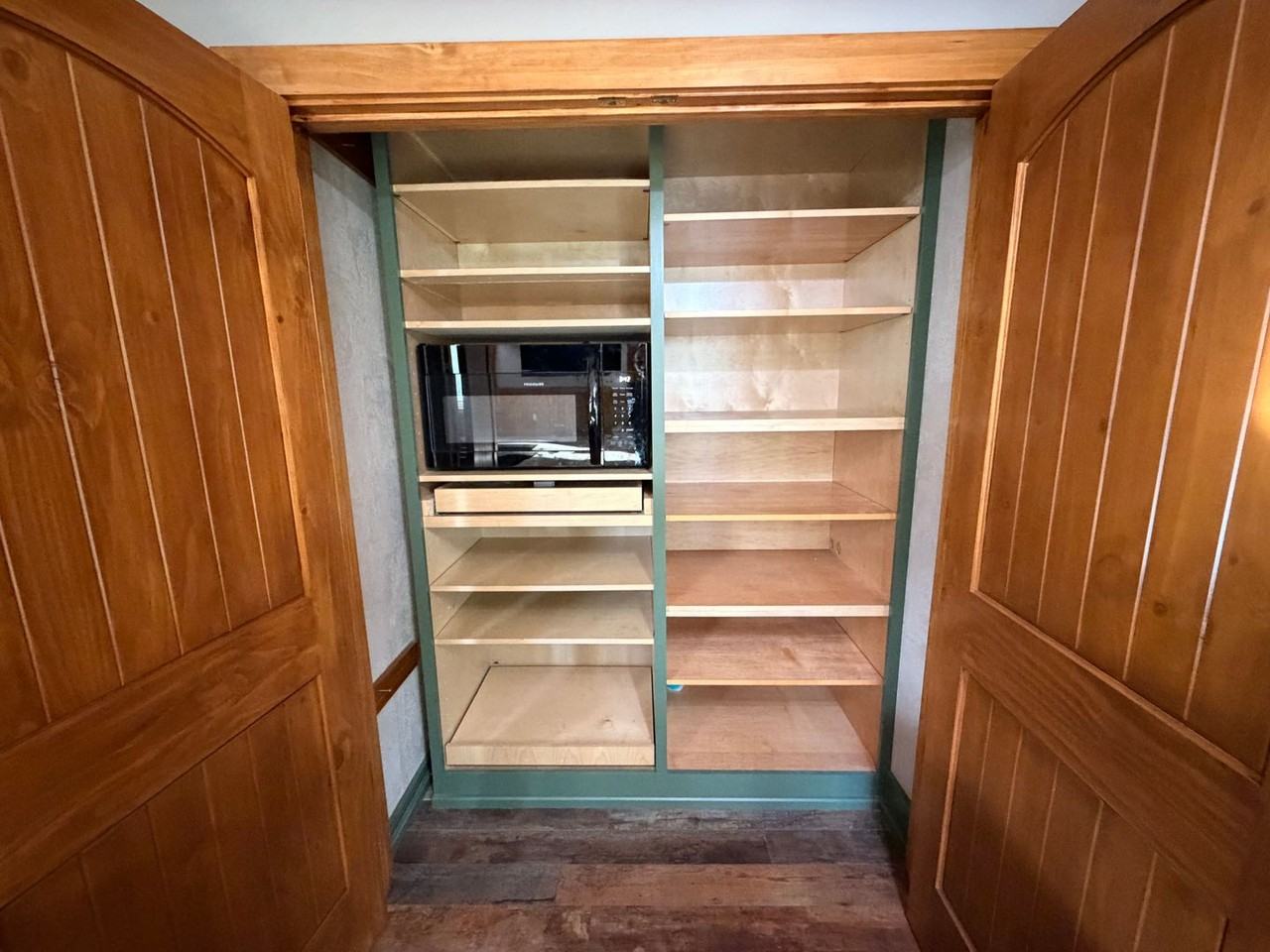 711 Freda Ln - Photo 7 of 41