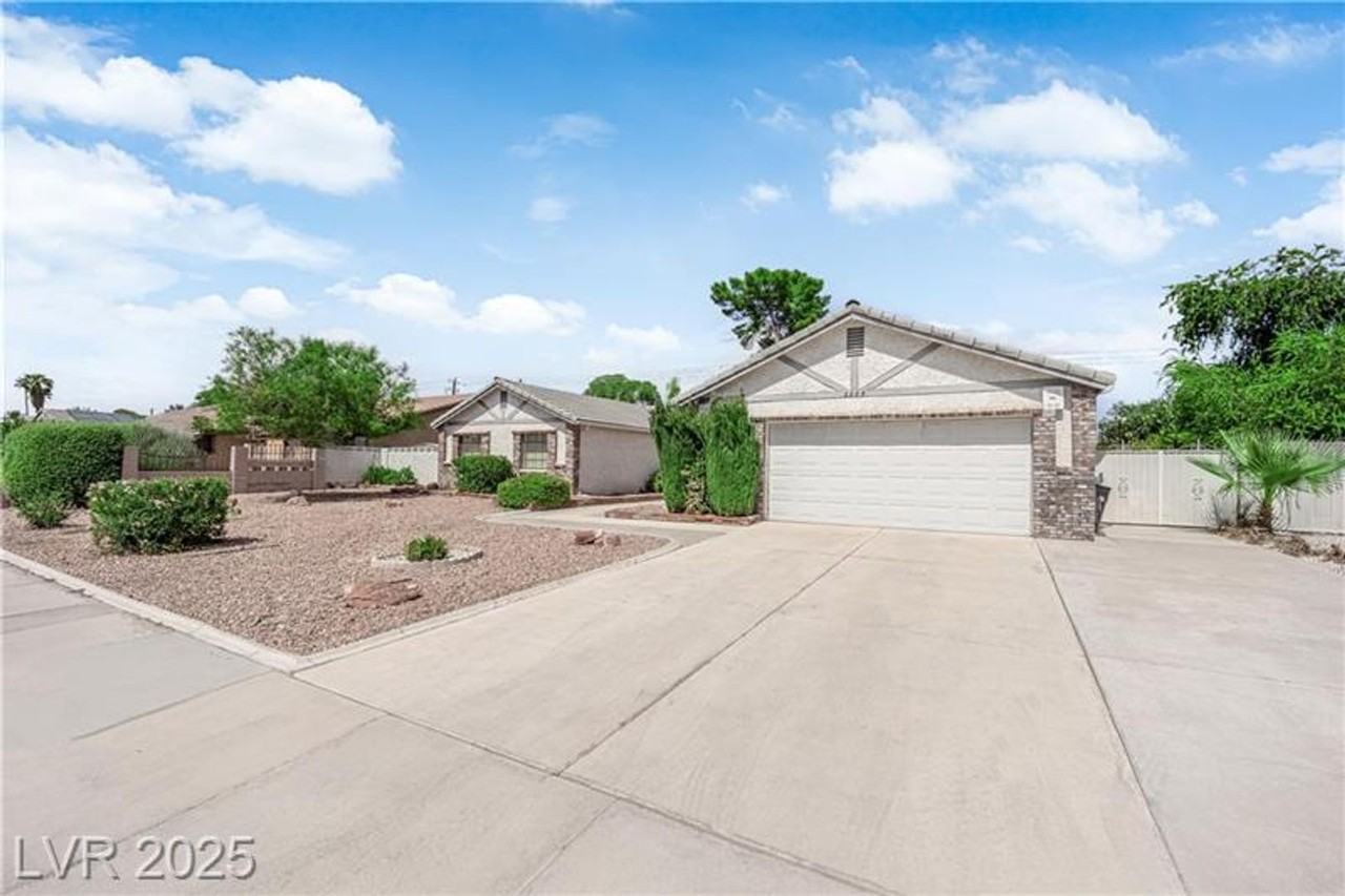 2004 Canterbury Dr - Photo 2 of 19