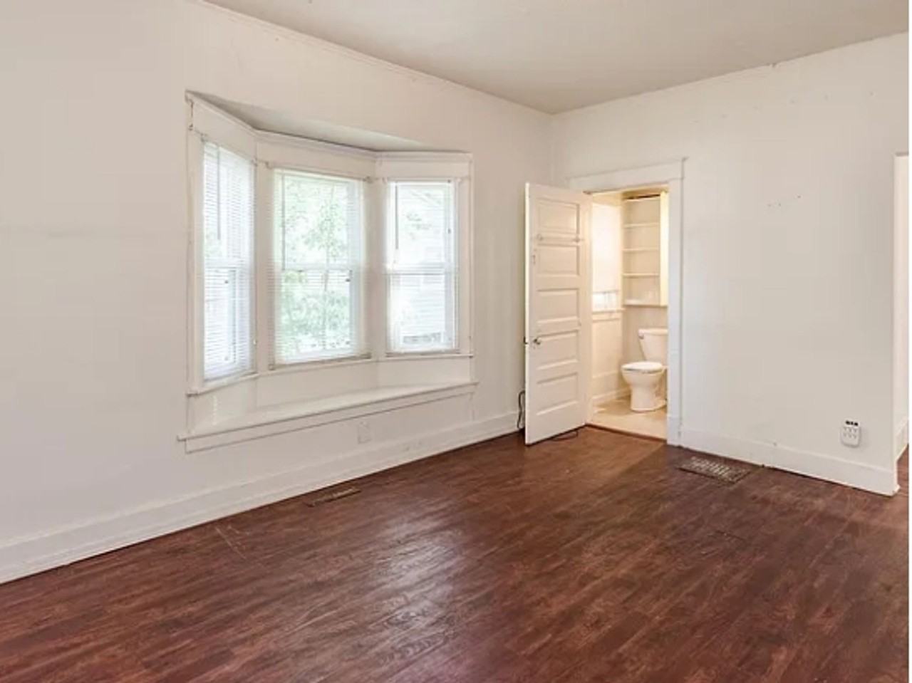 213 Waugh St - Photo 3 of 3