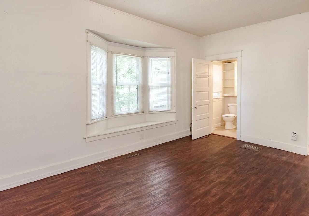213 Waugh St - Photo 7 of 20