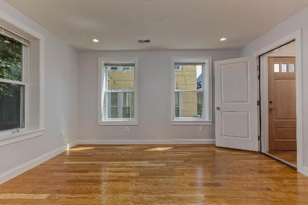 720 Parker St - Photo 2 of 7