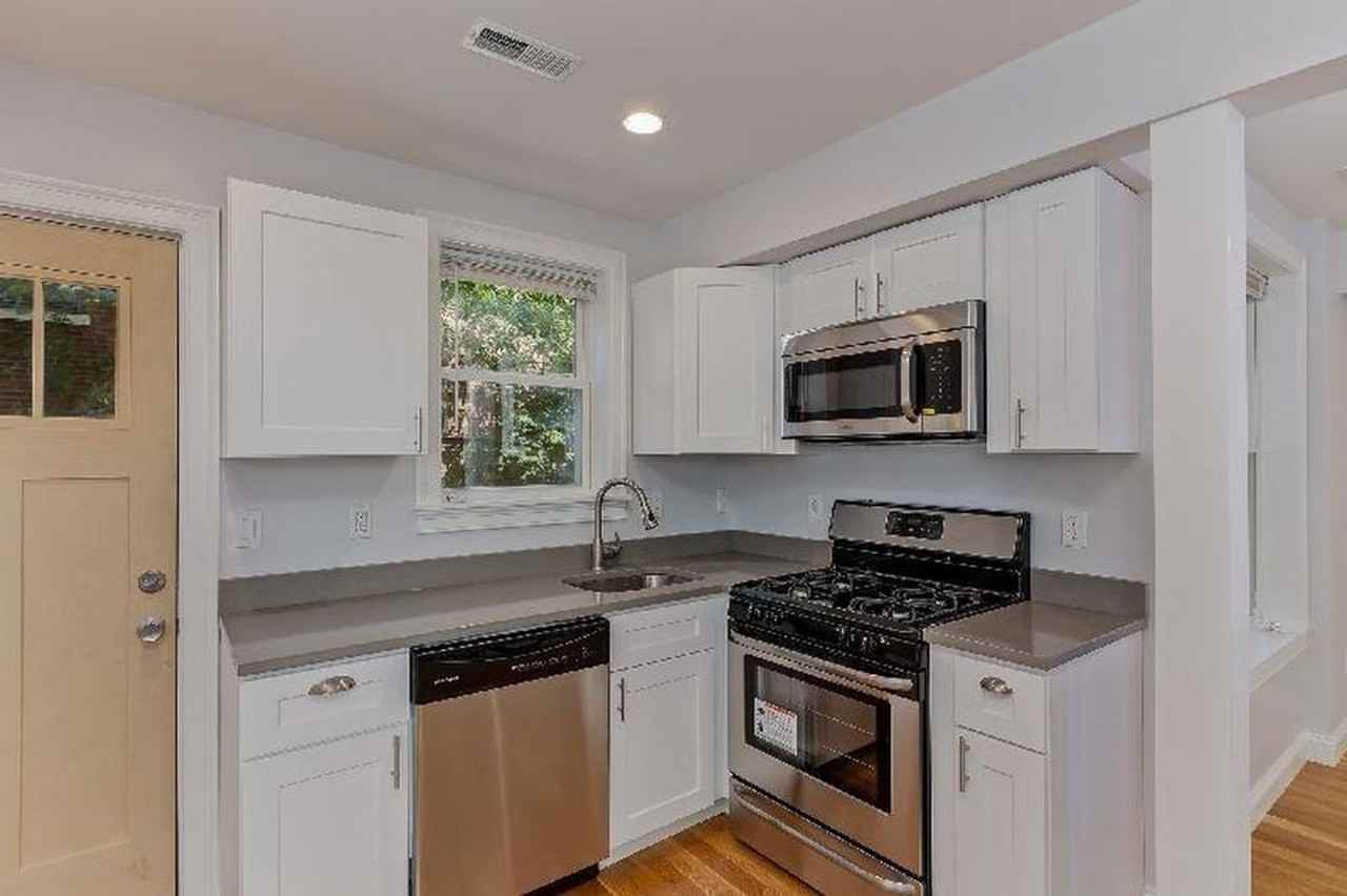 720 Parker St - Photo 5 of 7