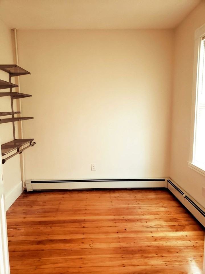 105 Calumet St - Photo 2 of 8