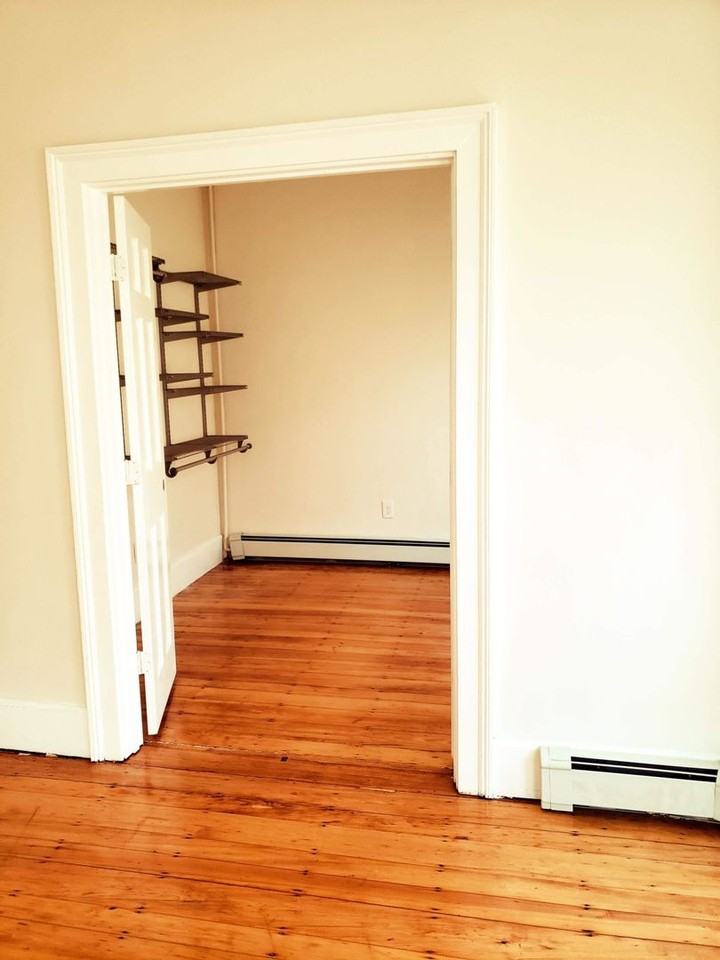 105 Calumet St - Photo 3 of 8