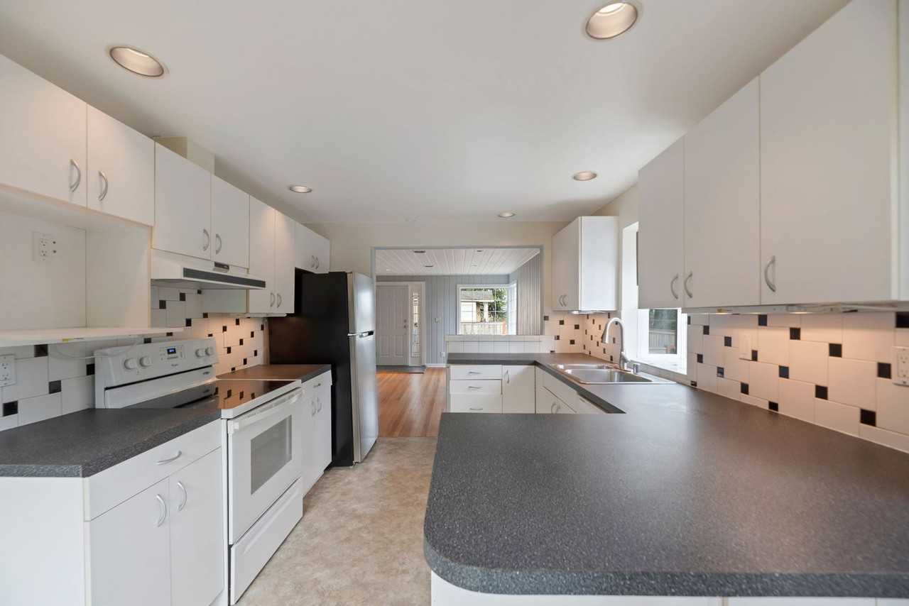 1755 Ne 89th St - Photo 5 of 15