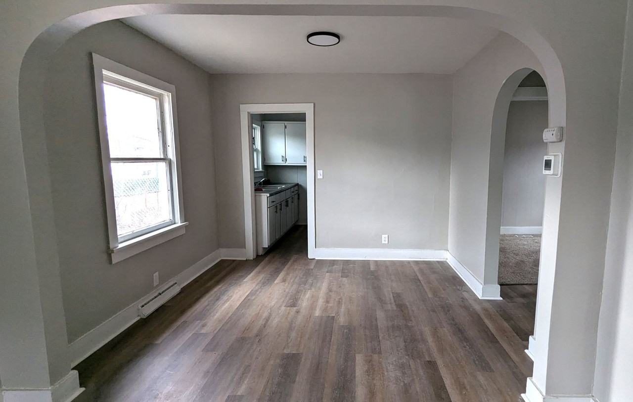 2513 Howden St - Photo 3 of 9