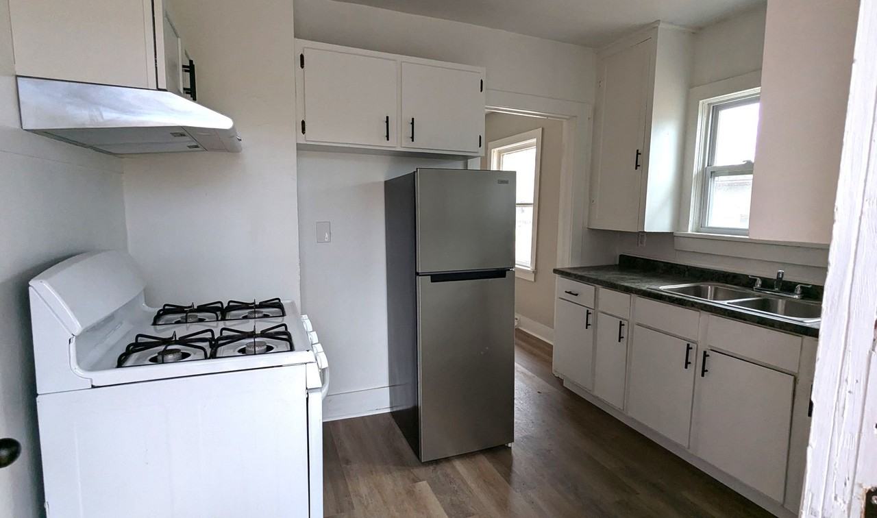 2513 Howden St - Photo 5 of 9