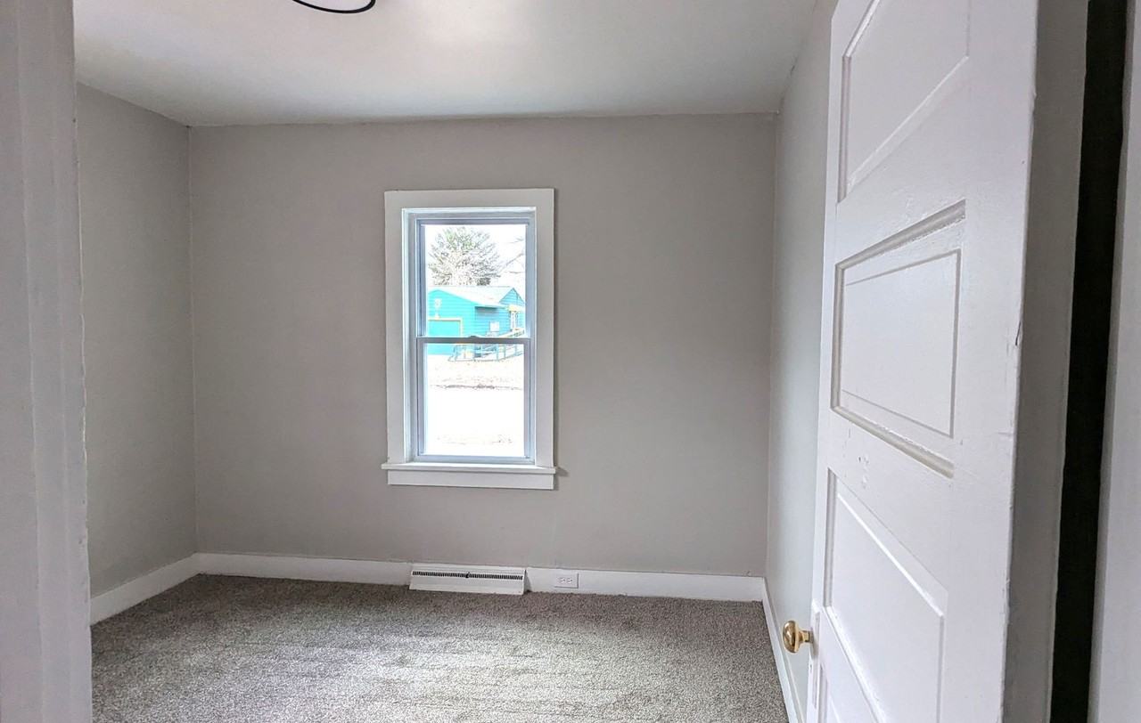 2513 Howden St - Photo 7 of 9