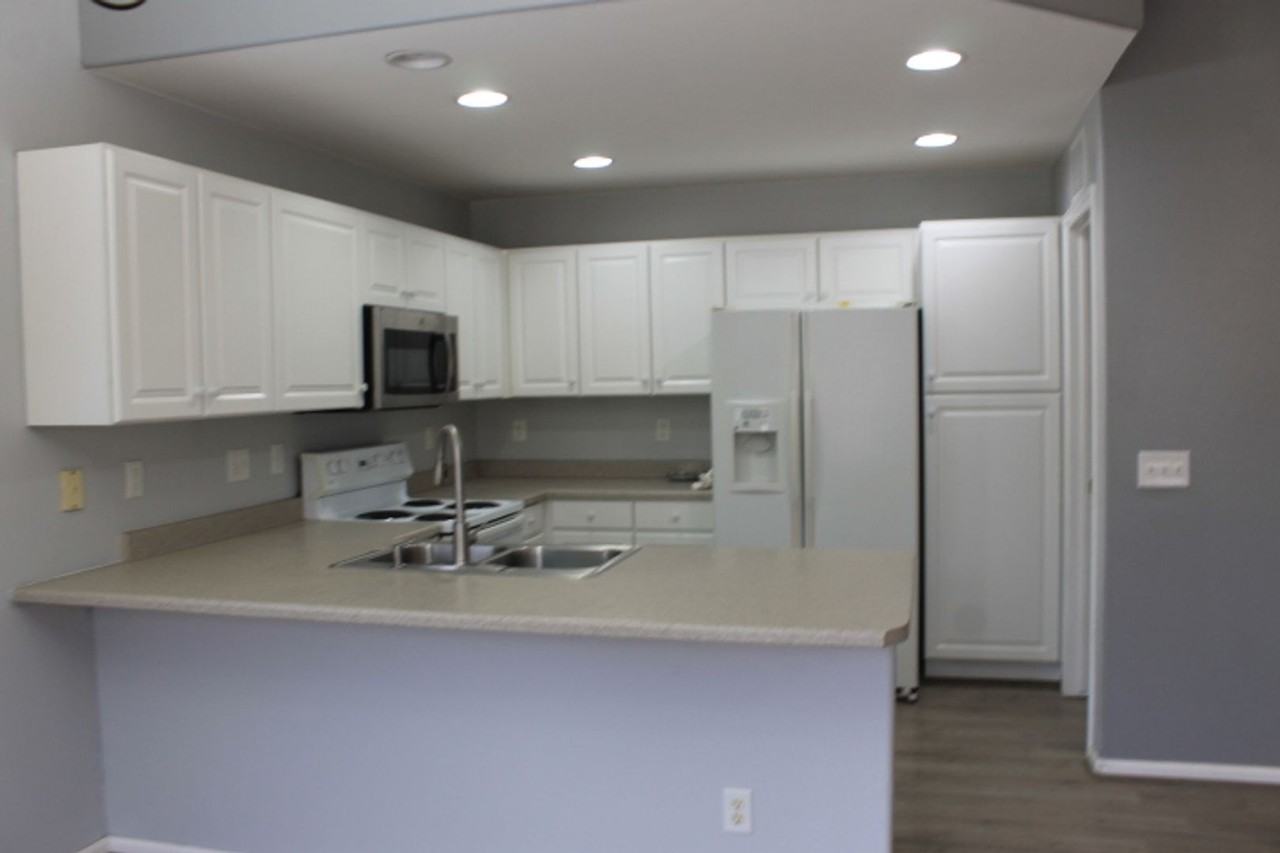 2005 Meadowbrook Pkwy - Photo 2 of 9