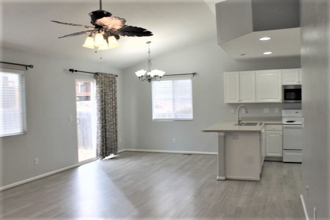 2005 Meadowbrook Pkwy - Photo 3 of 9