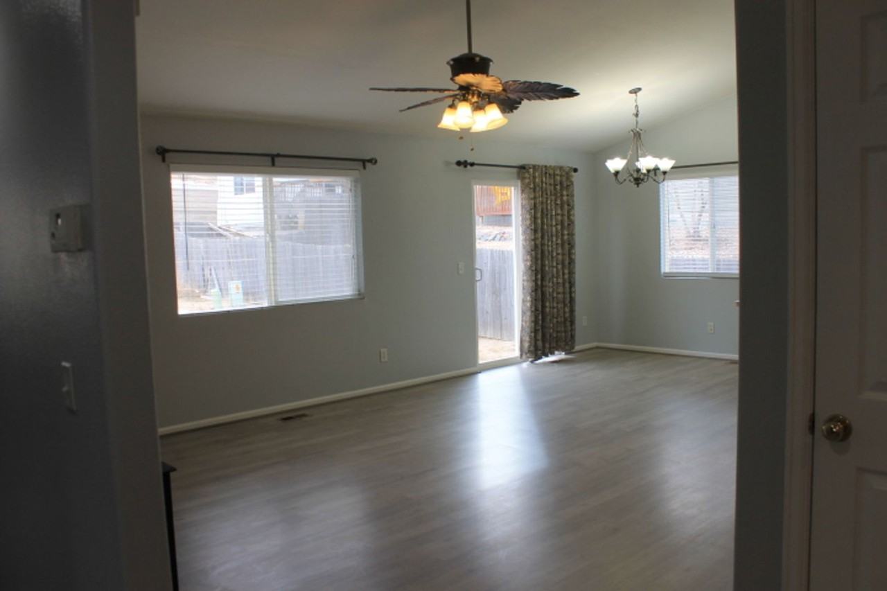 2005 Meadowbrook Pkwy - Photo 4 of 9