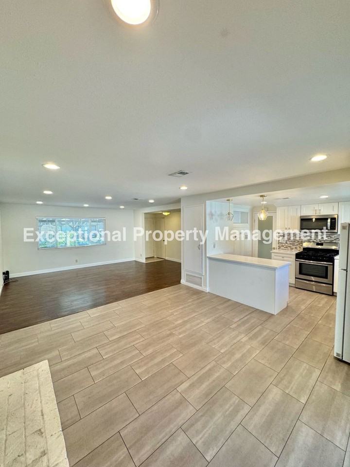 1047 Hampden Ct - Photo 5 of 17