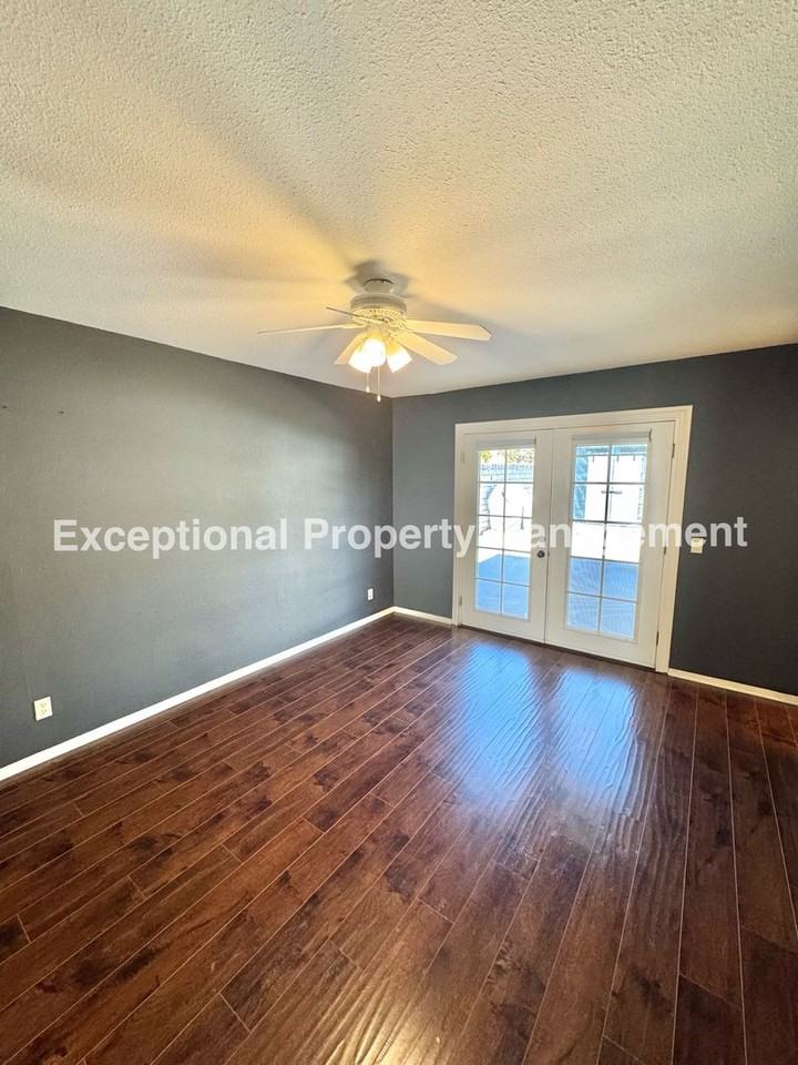 1047 Hampden Ct - Photo 7 of 17