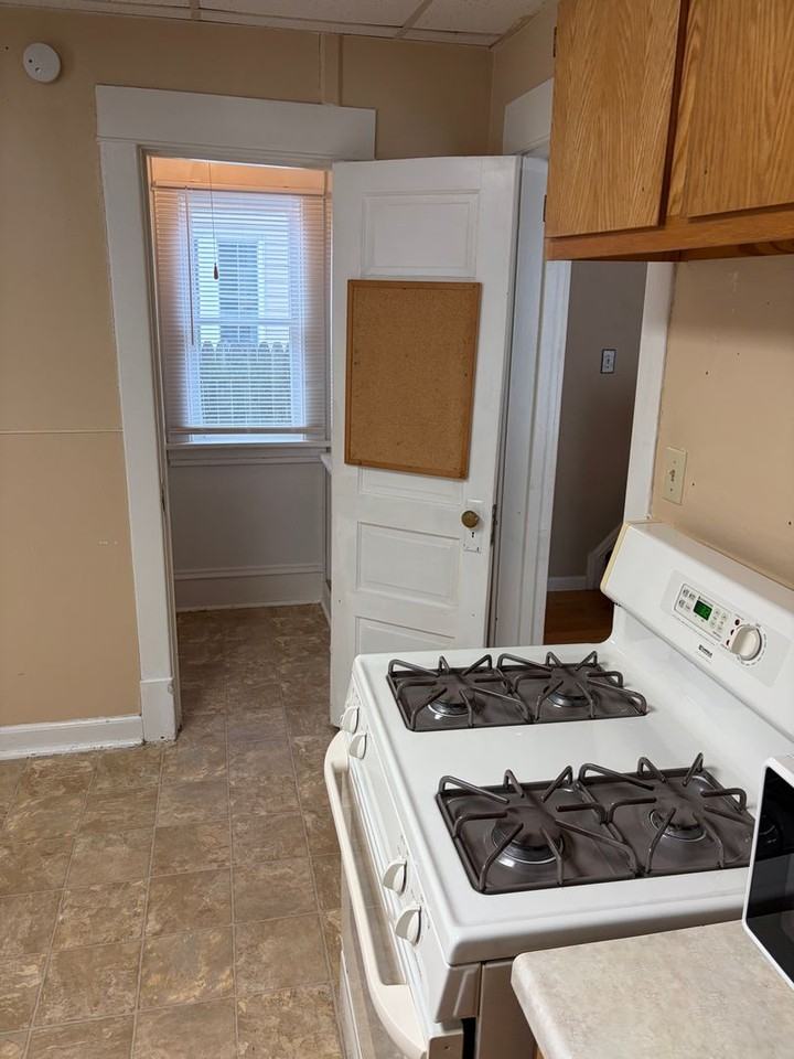 516 Oak St - Photo 4 of 14