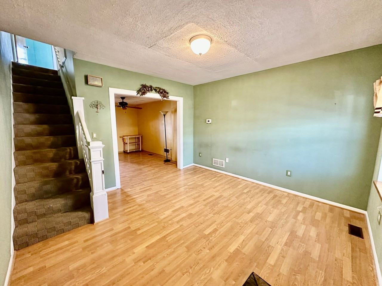 734 S 8th St - Photo 3 of 19