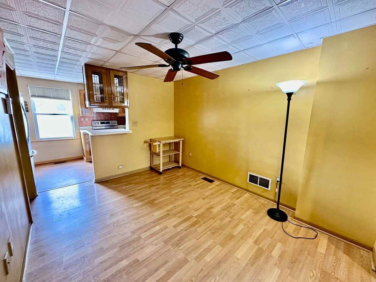 734 S 8th St - Photo 5 of 19