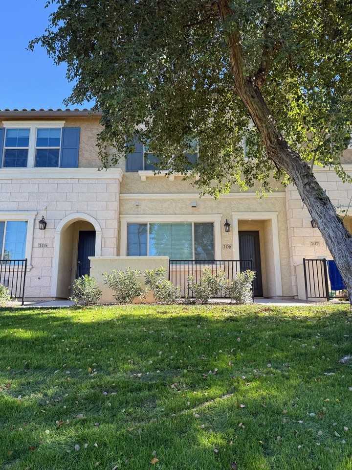 2628 S Voyager Dr #106