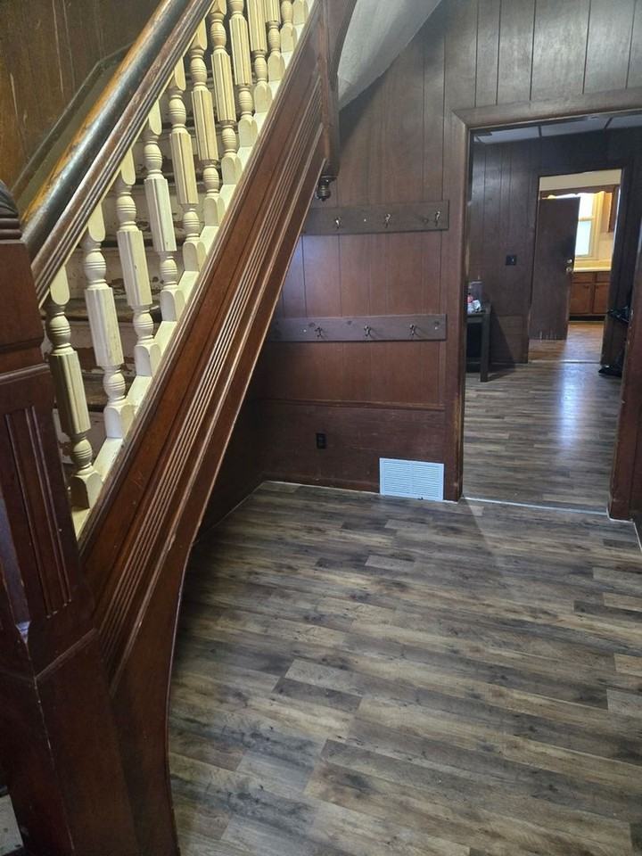 1305 S Easton Ave - Photo 2 of 15